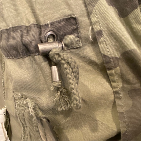 Ashley by 26 International Floral Embroidered Camo Jacket size small - Picture 10 of 12